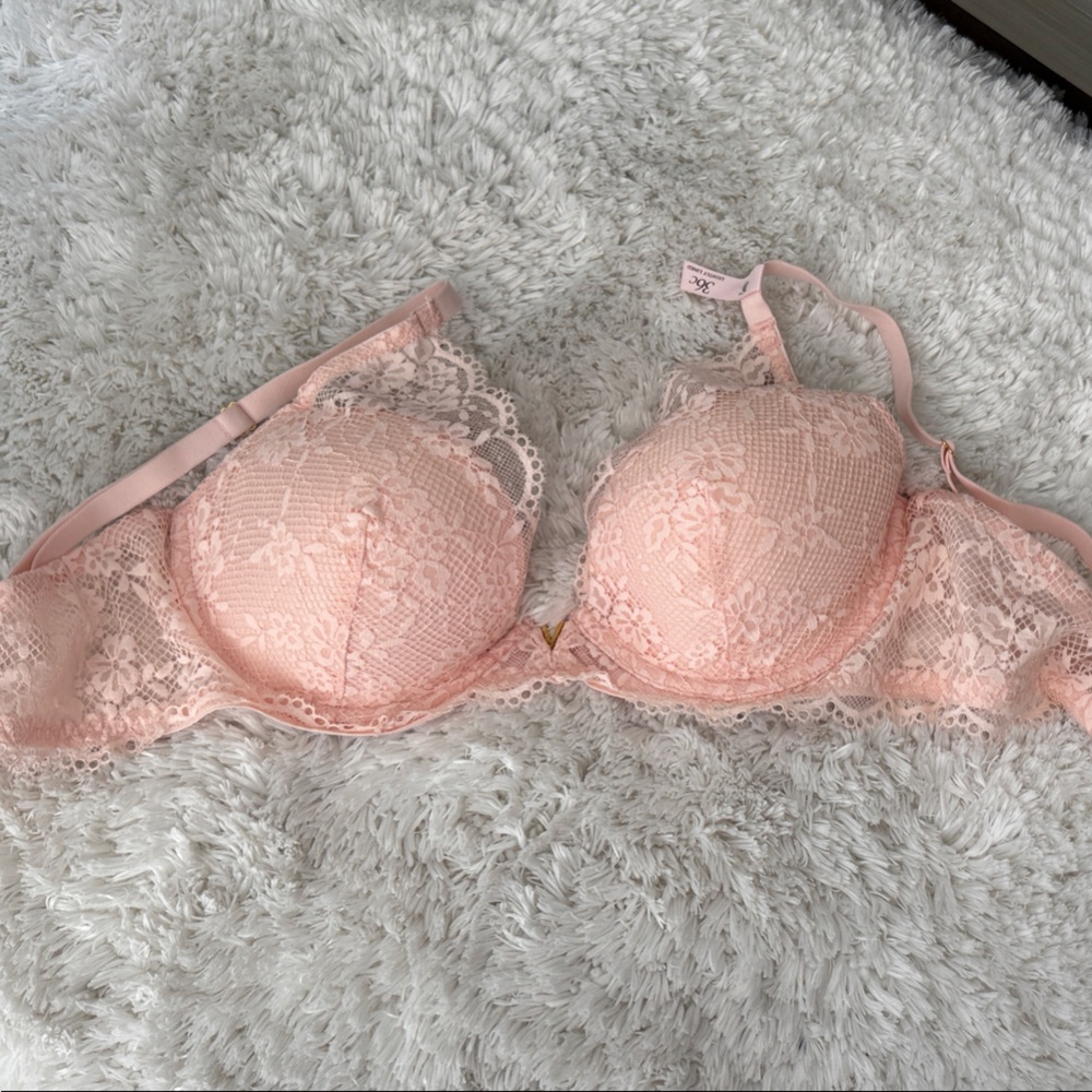 Brand New with tags! Victoria Secret Lace Underwire Bra in Soft Pink 36C
